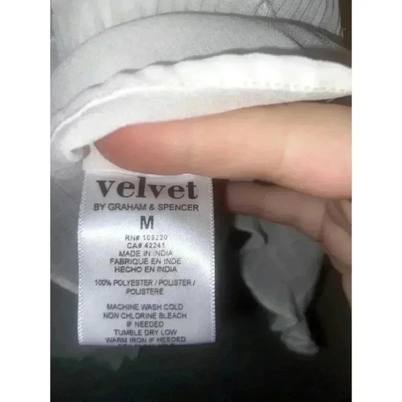 NWOT Velvet by Graham & Spencer Women's Ynez Smocked Long Sleeve Ruffle Blouse - Picture 6 of 6